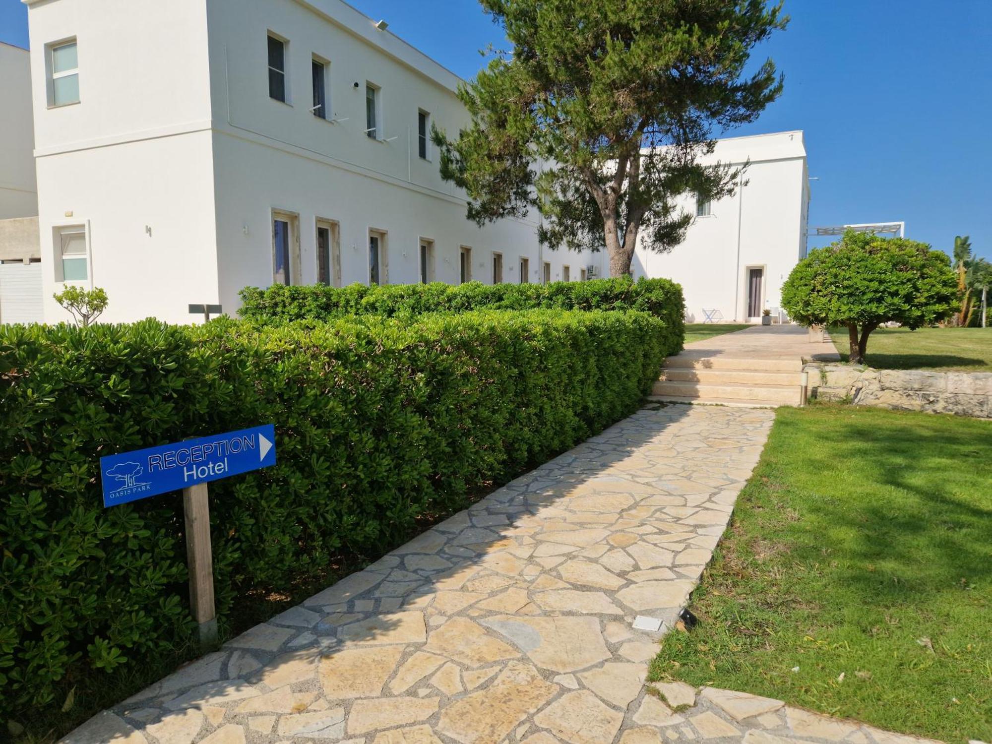 Oasis Park Hotel Torre dell'Orso Eksteriør bilde